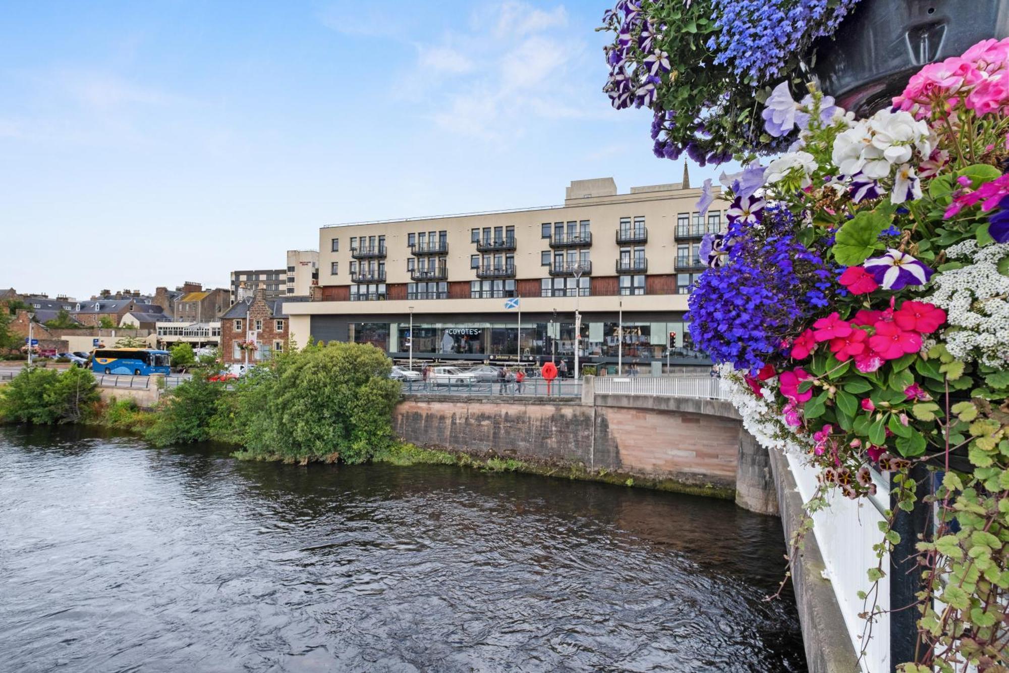 By The Bridge By Toppo Inverness Exteriér fotografie